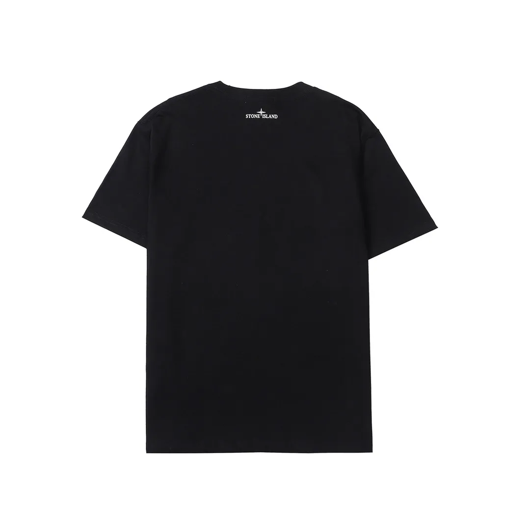 W615#P110💰 [Stone lsland/Stone Island summer new short-sleeved T-shirt with big compass print on the chest] ⚠️[Original creation, high control of details] Made of 260g combed cotton 32-count double yarn - Simple and basic versatile style, original quality, the first choice for couples. - Made in a large factory, four needles and five threads on the shoulder, neatly arranged, high quality workmanship. - Same style for men and women, very versatile, one piece for each person Details are clearly visible. Color: Black White Size: M L